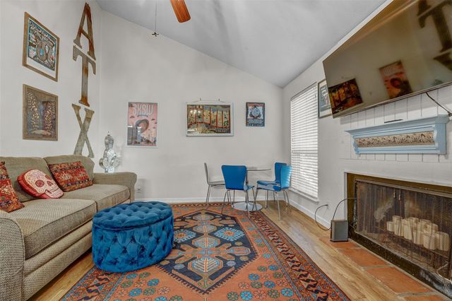 1000 W 26th ST 215, Austin, TX 78705