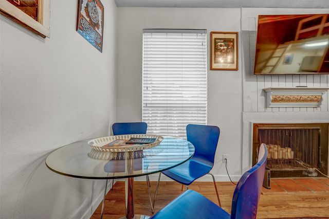 1000 W 26th ST 215, Austin, TX 78705