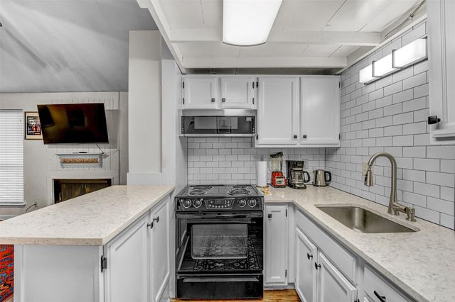 1000 W 26th ST 215, Austin, TX 78705