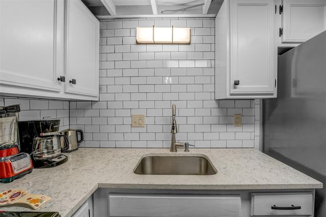 1000 W 26th ST 215, Austin, TX 78705