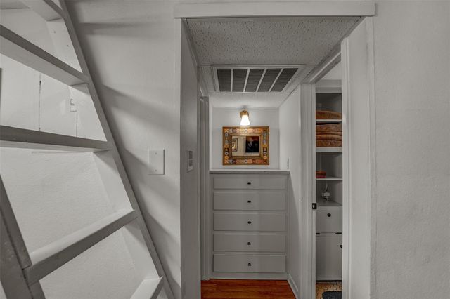 1000 W 26th ST 215, Austin, TX 78705