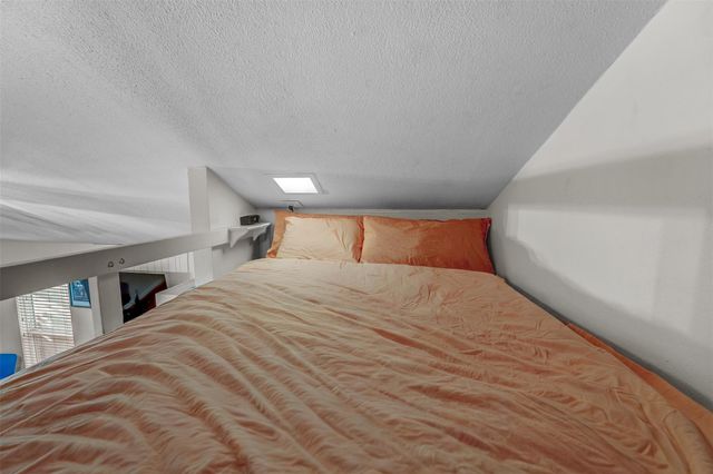 1000 W 26th ST 215, Austin, TX 78705