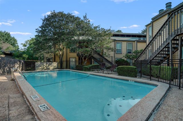 1000 W 26th ST 215, Austin, TX 78705