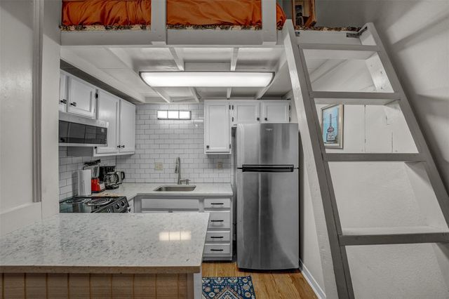 1000 W 26th ST 215, Austin, TX 78705