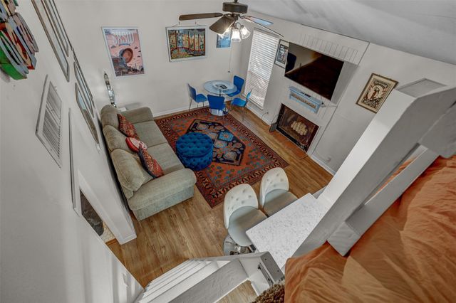 1000 W 26th ST 215, Austin, TX 78705