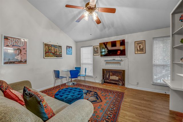 1000 W 26th ST 215, Austin, TX 78705