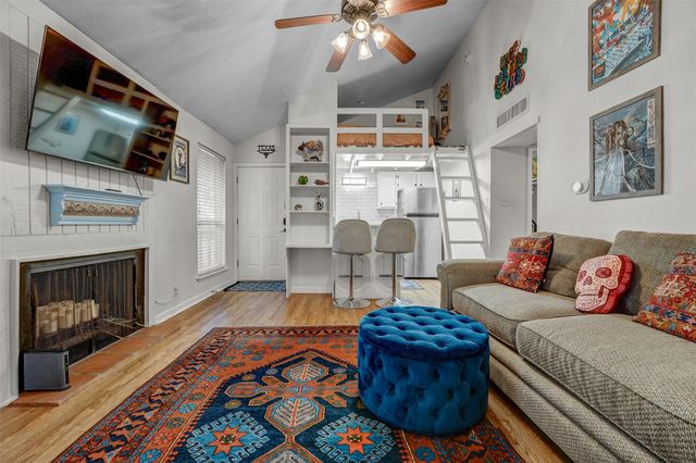 1000 W 26th ST 215, Austin, TX 78705