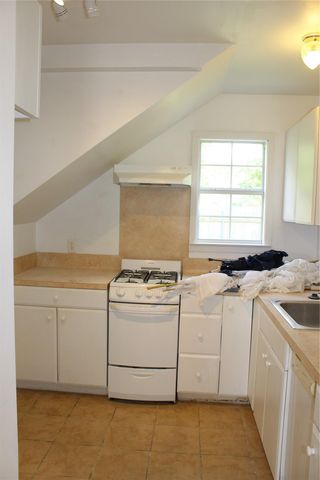 1010 W Live Oak ST B, Lockhart, TX 78644