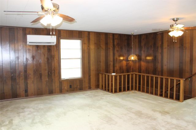 1010 W Live Oak ST B, Lockhart, TX 78644