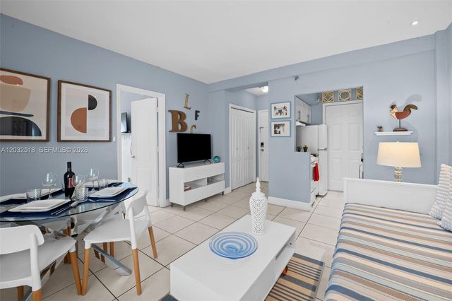 3030 Collins Avenue 4E, Miami Beach, FL 33140