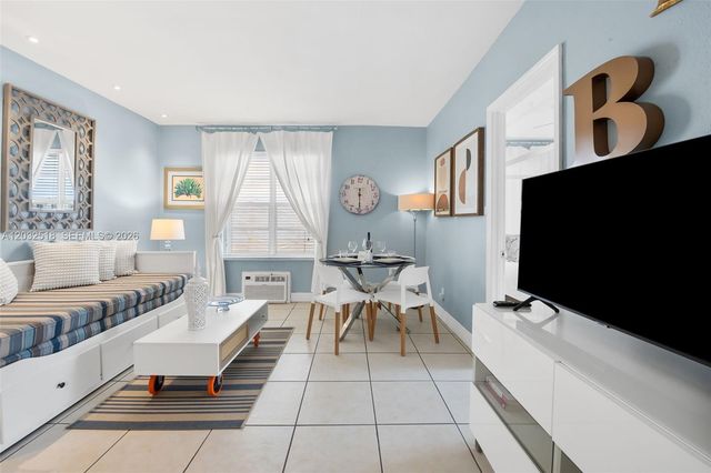 3030 Collins Avenue 4E, Miami Beach, FL 33140