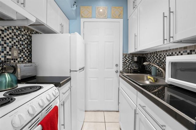 3030 Collins Avenue 4E, Miami Beach, FL 33140