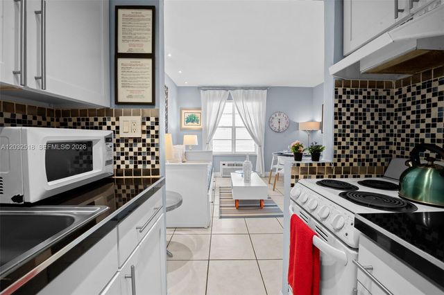 3030 Collins Avenue 4E, Miami Beach, FL 33140