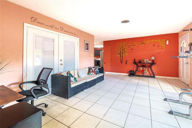 7410 5TH AVENUE N, St Petersburg, FL 33710