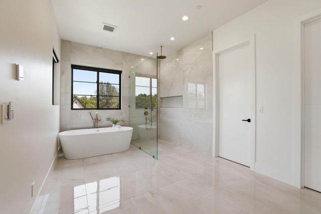 9764 Powerhouse Rd, Newcastle, CA 95658