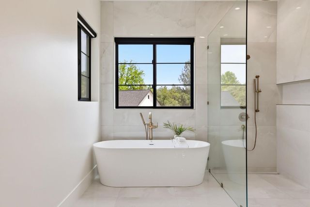 9764 Powerhouse Rd, Newcastle, CA 95658