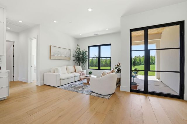 9764 Powerhouse Rd, Newcastle, CA 95658