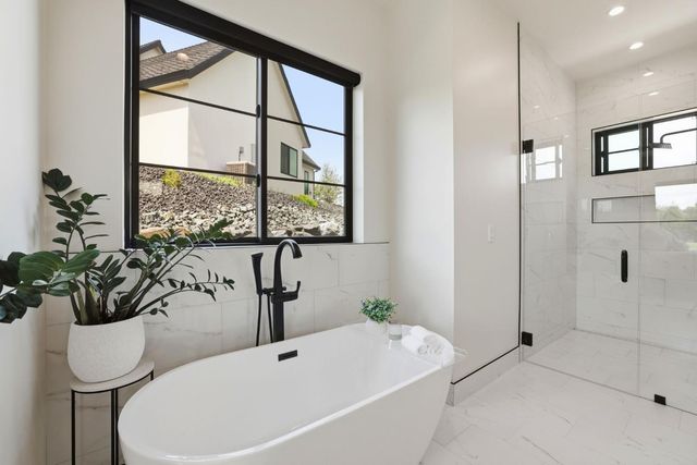 9764 Powerhouse Rd, Newcastle, CA 95658