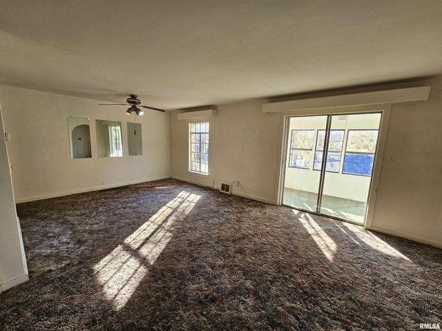 1604 SALEM Road, Mt Vernon, IL 62864