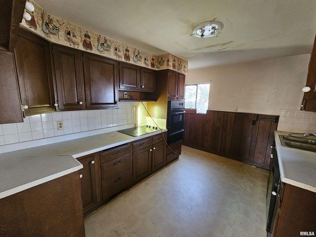 1604 SALEM Road, Mt Vernon, IL 62864