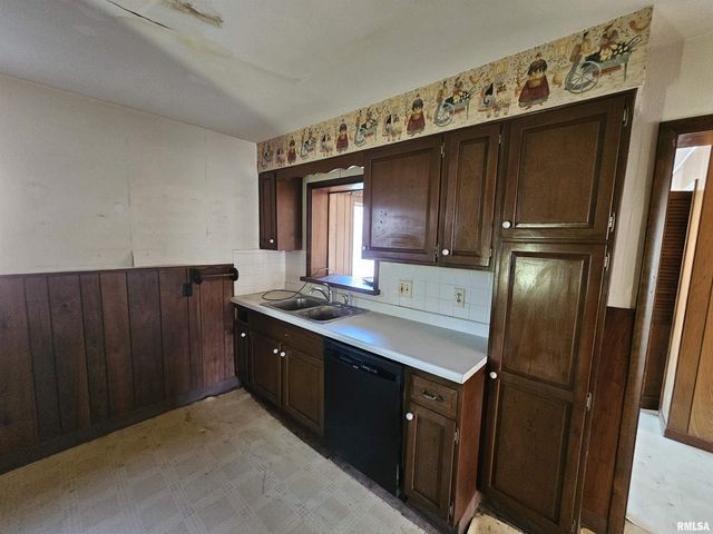 1604 SALEM Road, Mt Vernon, IL 62864