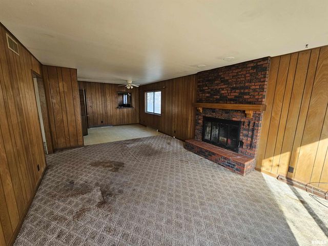 1604 SALEM Road, Mt Vernon, IL 62864