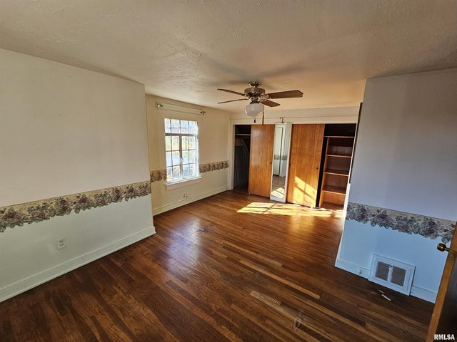 1604 SALEM Road, Mt Vernon, IL 62864