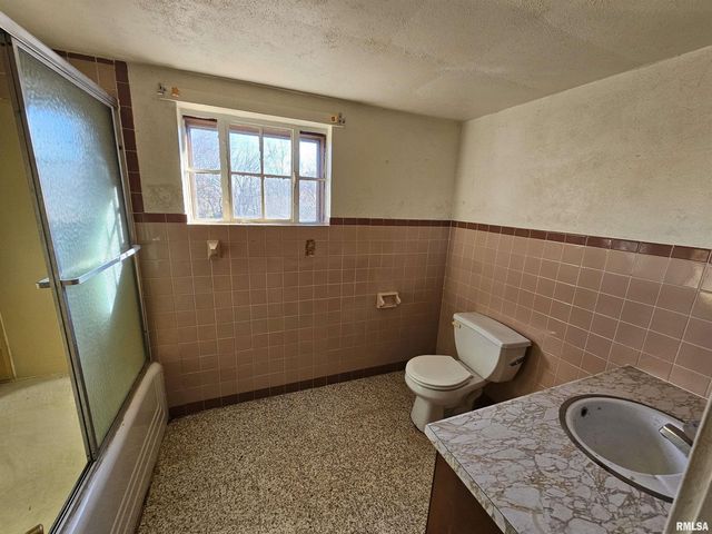 1604 SALEM Road, Mt Vernon, IL 62864