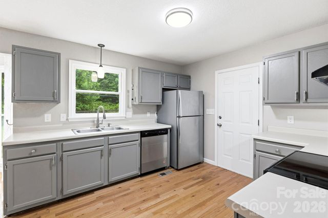 16 Trappers Run Drive, Asheville, NC 28805