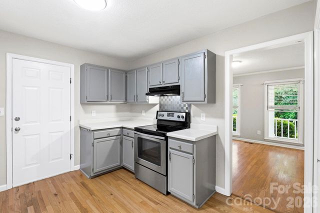 16 Trappers Run Drive, Asheville, NC 28805