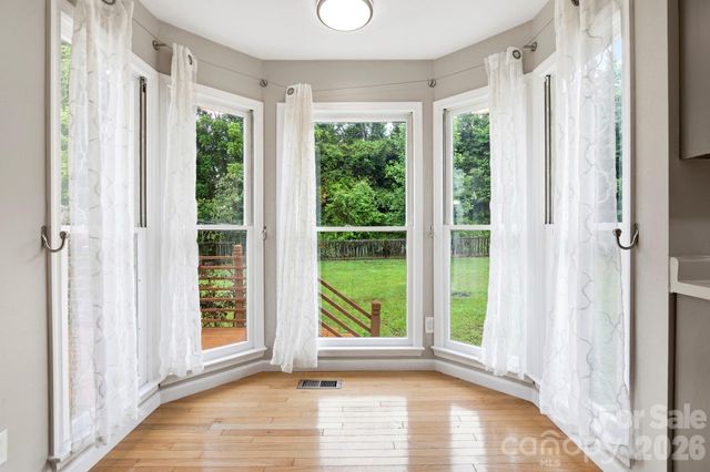 16 Trappers Run Drive, Asheville, NC 28805