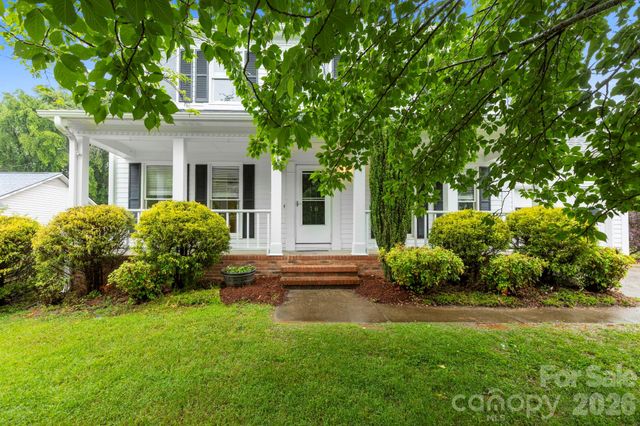 16 Trappers Run Drive, Asheville, NC 28805