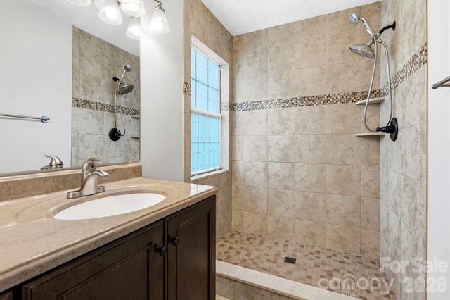 16 Trappers Run Drive, Asheville, NC 28805