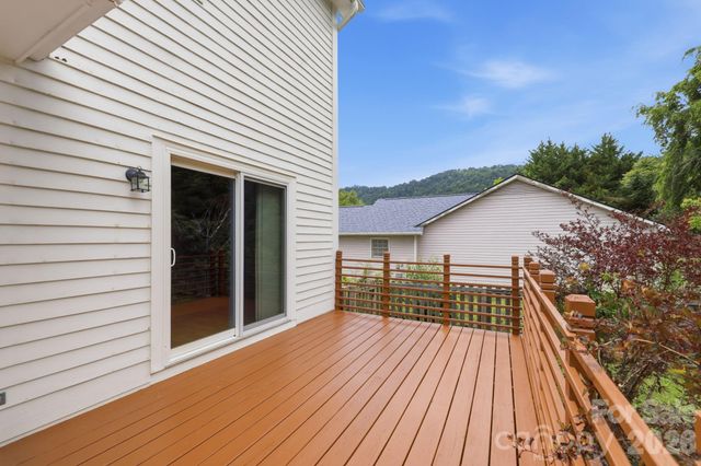 16 Trappers Run Drive, Asheville, NC 28805