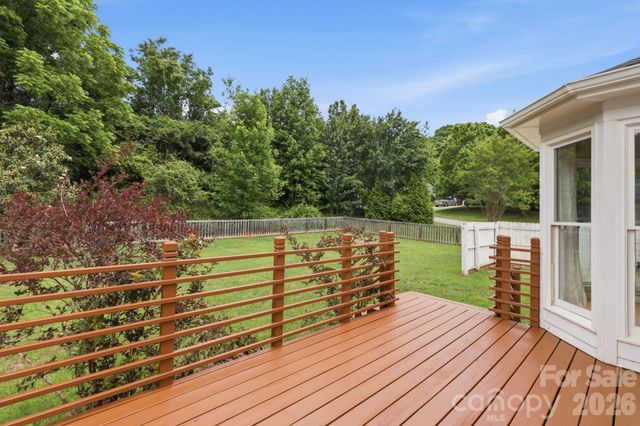 16 Trappers Run Drive, Asheville, NC 28805