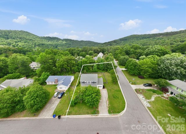 16 Trappers Run Drive, Asheville, NC 28805
