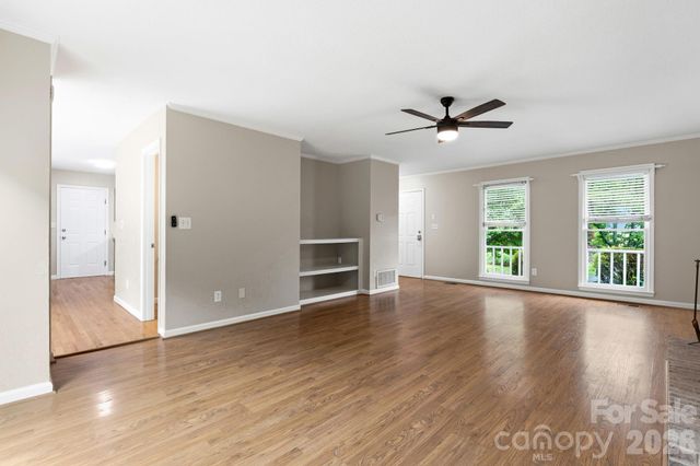 16 Trappers Run Drive, Asheville, NC 28805