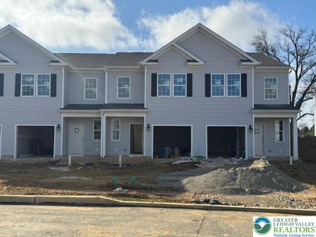 8348 Fair Way, Upper Macungie Twp, PA 18031