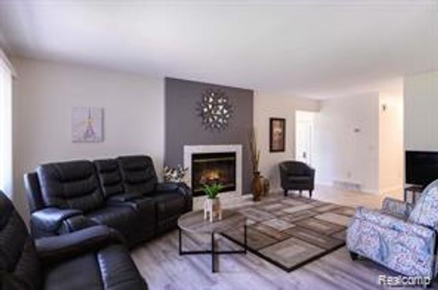 2521 White Oak Place, Flint, MI 48532