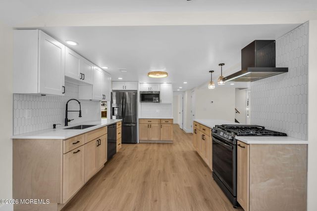 16 Larboard Street, Beachwood, NJ 08722