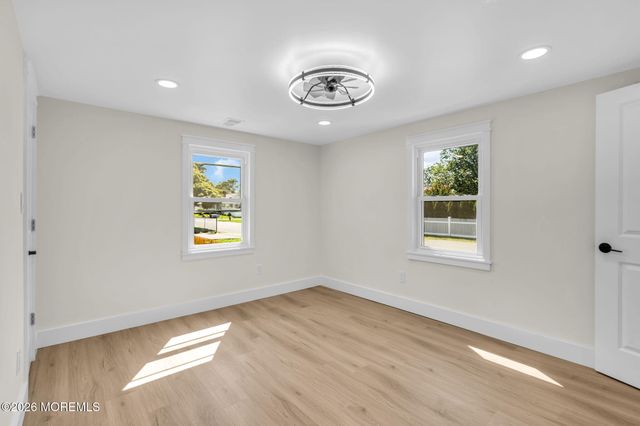 16 Larboard Street, Beachwood, NJ 08722