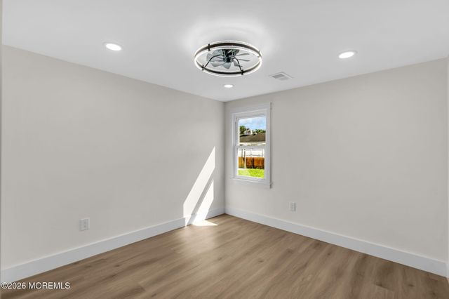 16 Larboard Street, Beachwood, NJ 08722