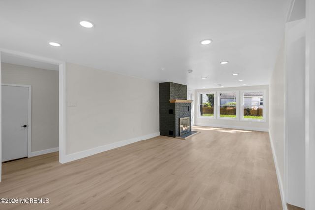 16 Larboard Street, Beachwood, NJ 08722