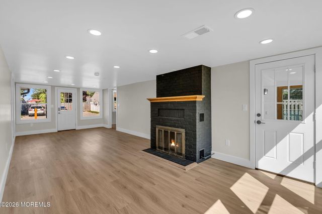 16 Larboard Street, Beachwood, NJ 08722