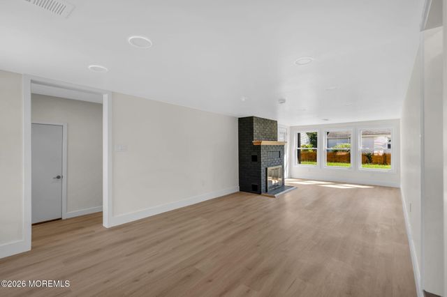 16 Larboard Street, Beachwood, NJ 08722