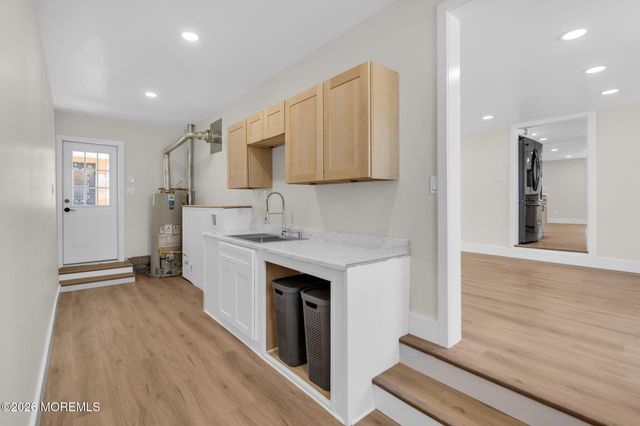 16 Larboard Street, Beachwood, NJ 08722