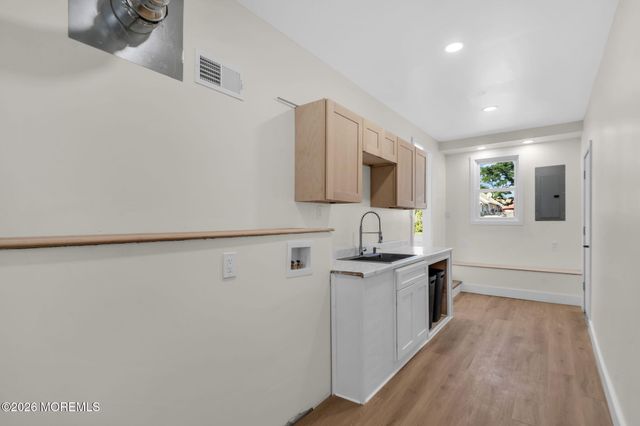 16 Larboard Street, Beachwood, NJ 08722