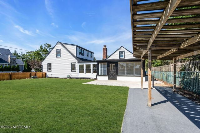16 Larboard Street, Beachwood, NJ 08722