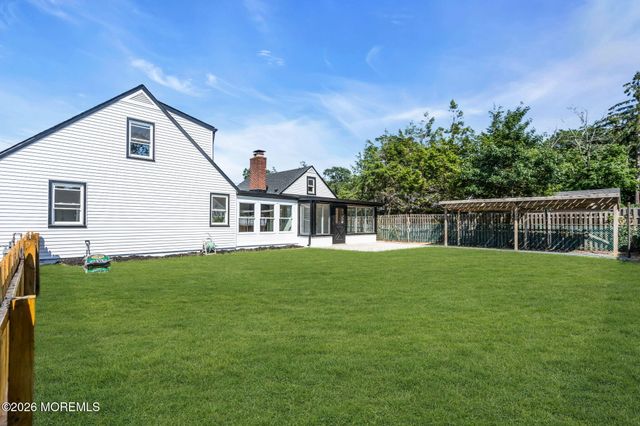 16 Larboard Street, Beachwood, NJ 08722