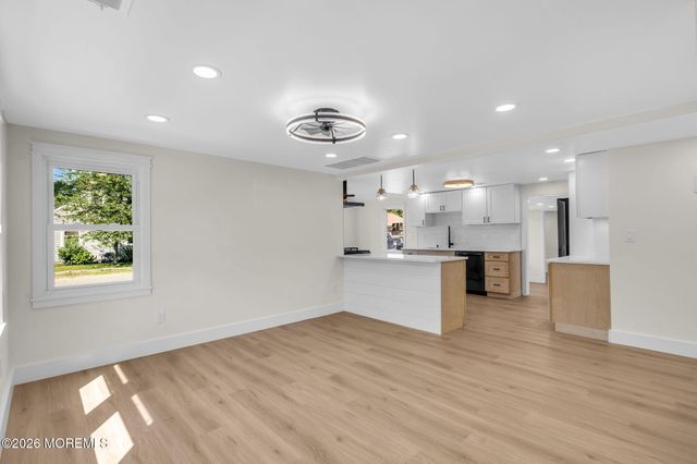 16 Larboard Street, Beachwood, NJ 08722